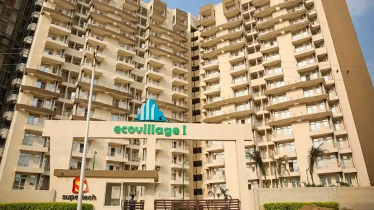 दूसरे की बालकनी में सिगरेट फेंकने पर मेंटेनेंस टीम ने लगाया जुर्माना